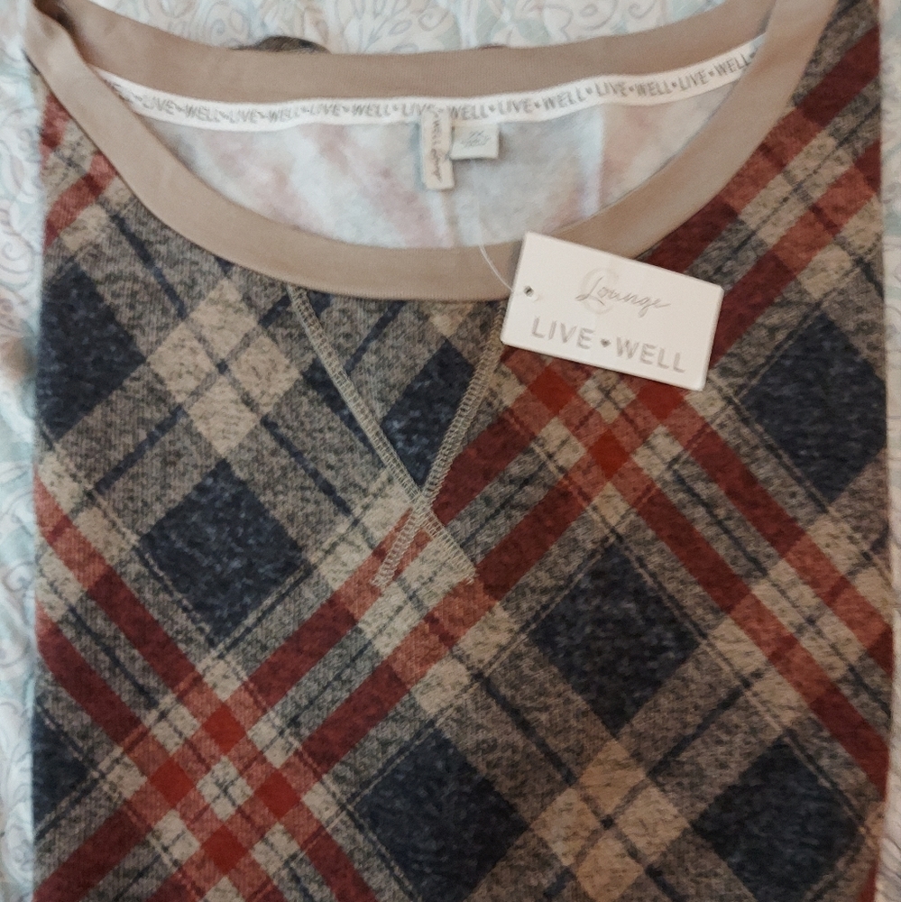 NWT Plus Size 2X. Cato Mid Length Sleeve Fleece Sweater. Plaid. - Picture 2 of 5